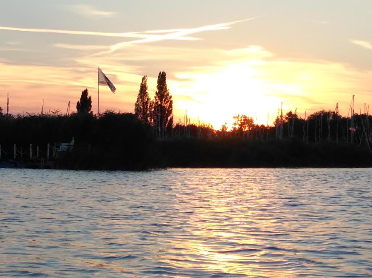 Pfahlbau Sunset I Toplage Elektroboot Inklusive Rust Dış mekan fotoğraf